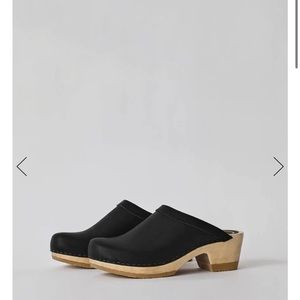 No. 6 Black clogs, mid-height heel, size 39 (US 8-8.5)